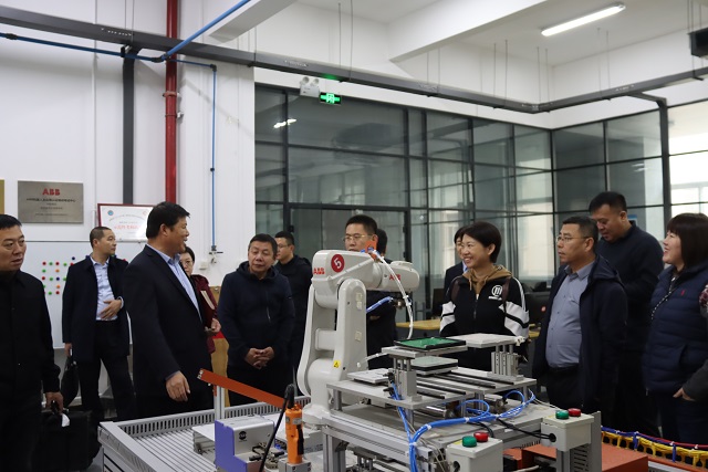 研修班參觀我校教學實訓基地 - 副本.jpg