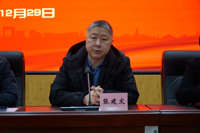 省教科院職教研究所副所長張建文主持會議.jpg