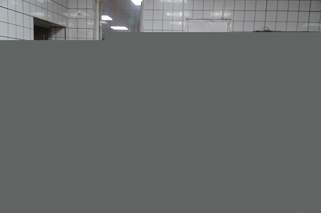 校領(lǐng)導(dǎo)與安委會(huì)成員檢查食堂安全衛(wèi)生情況 - 副本.jpg