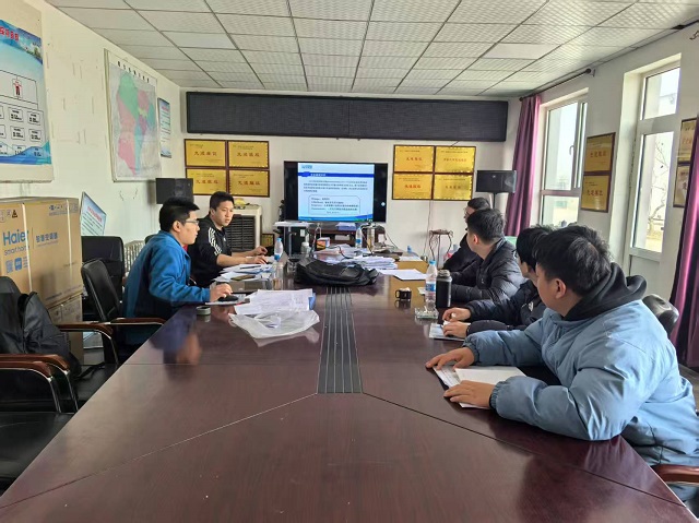 1743653756805589.jpg 我校學生進行崗前培訓.jpg