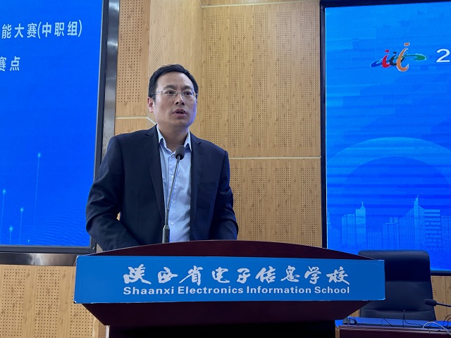 1744188963195807.jpg 數(shù)控與機(jī)電專業(yè)科科長(zhǎng)郭江華主持競(jìng)賽情況說(shuō)明會(huì).jpg