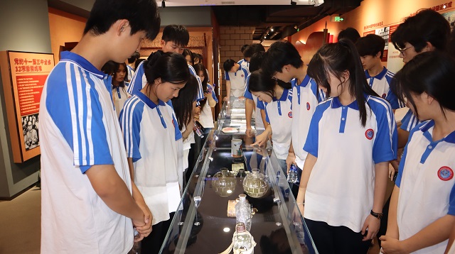 團學干部參觀長安大學校史館 - 副本.jpg