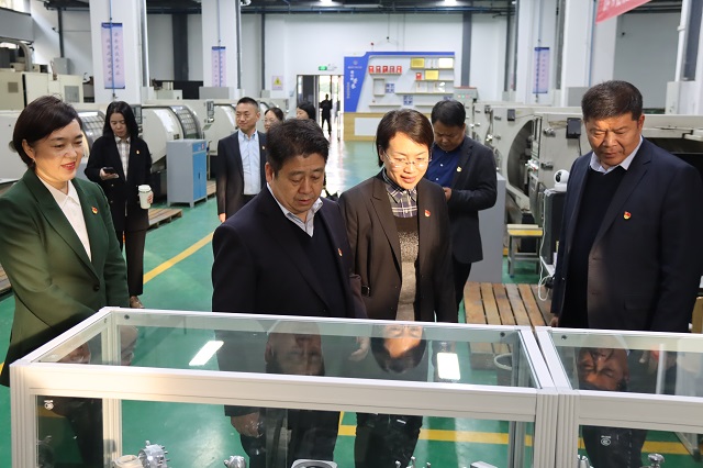 自強中等專業學校黨委書記羅亞軍一行參觀我校實訓基地 - 副本.jpg