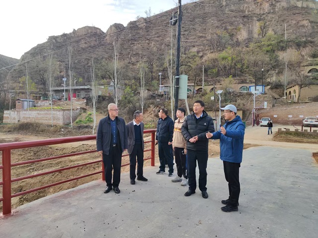 顧學福一行參觀畢家鹼村便民橋 - 副本.jpg